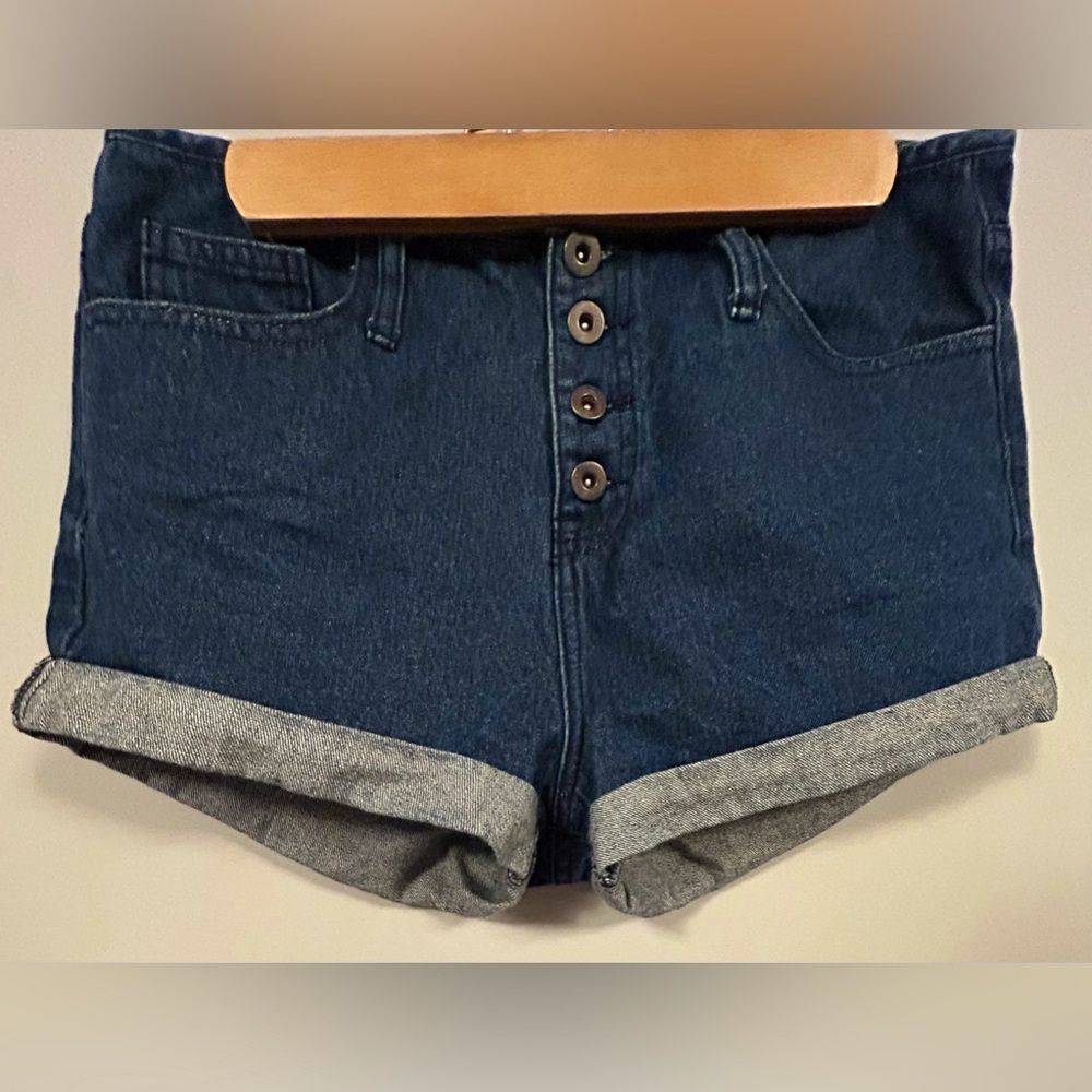 Flatter me denim short shorts.